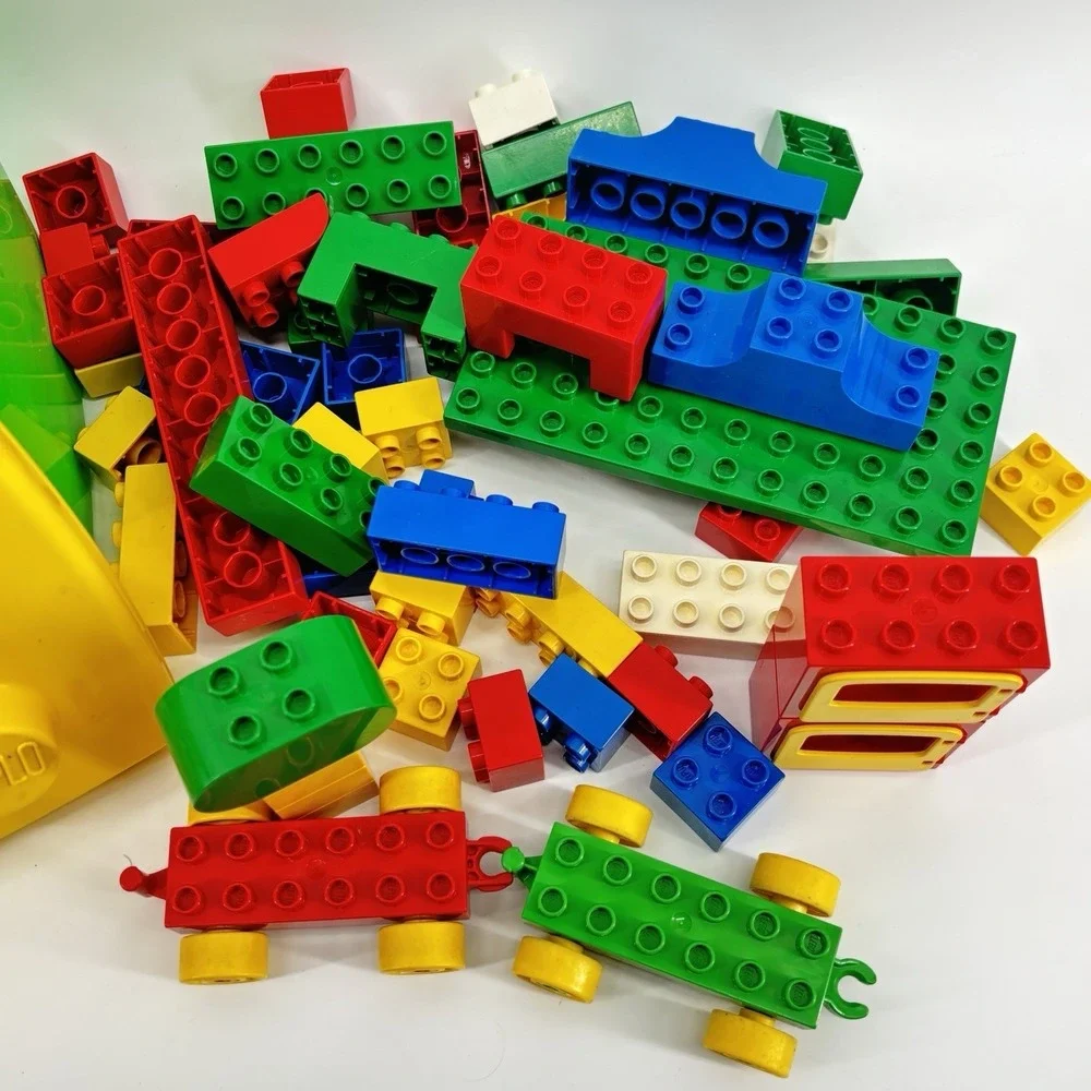 Lego Duplo Green Bucket / Yellow Lid + 60 Bricks 1992 Vintage